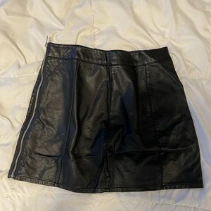 Leather skirt with zipper
